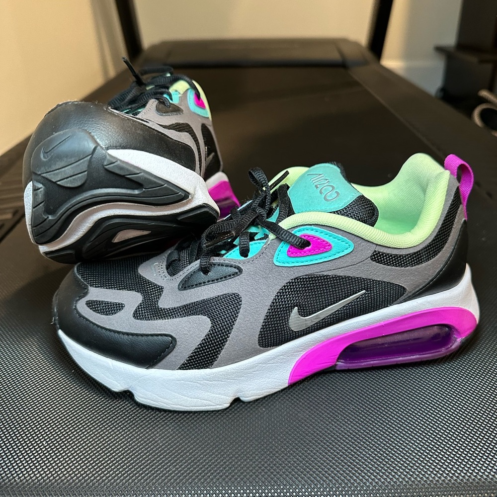 Nike air200 shoe